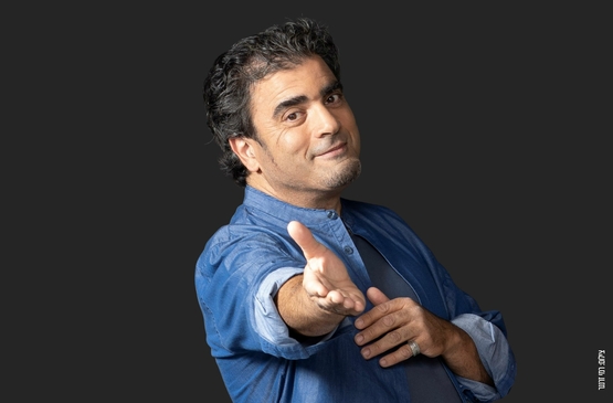 תמונת מופע: ״חצי הכוס השבורה״ ג׳קי לוי